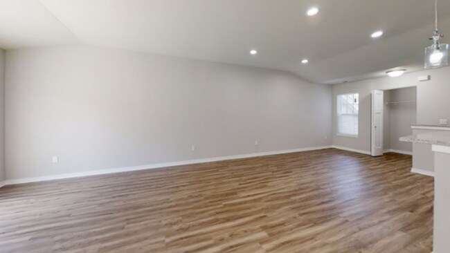 728 Cedar Bluffs Dr in Slinger, WI - Building Photo - Building Photo