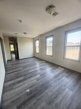 71 W Runyon St in Newark, NJ - Building Photo - Building Photo