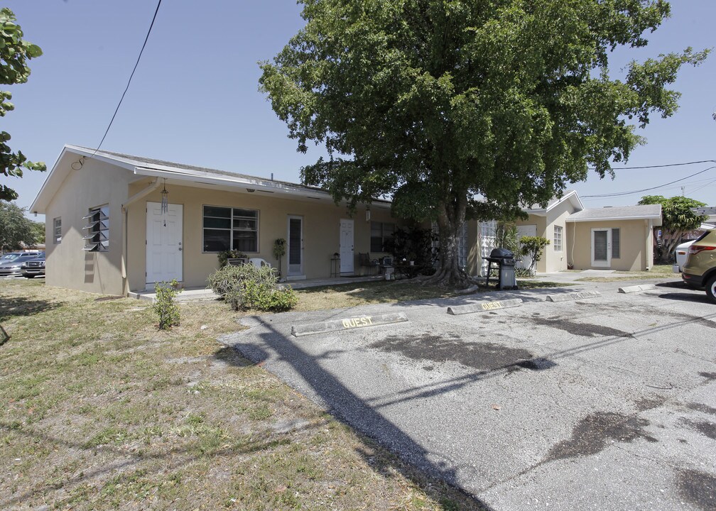 4451 NE 20th Ave in Fort Lauderdale, FL - Building Photo
