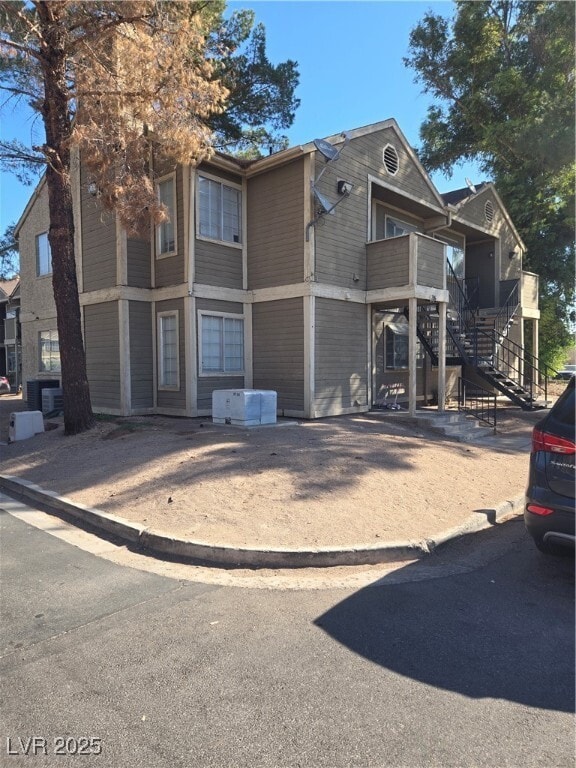 2706 Jennydiane Dr