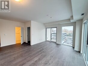 715 Davis Dr in Newmarket, ON - Building Photo - Building Photo