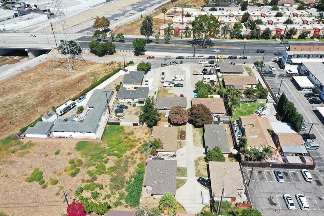 7224 Florence Ave in Downey, CA - Building Photo - Primary Photo