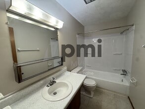 98 Stornoway Dr W in Columbus, OH - Building Photo - Building Photo