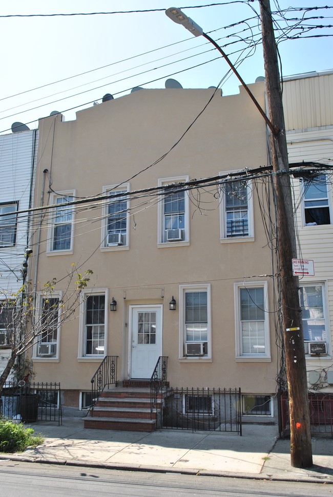 210 Highland Pl in Brooklyn, NY - Building Photo - Building Photo