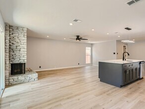 10608 Barnhill Dr in Austin, TX - Building Photo - Building Photo