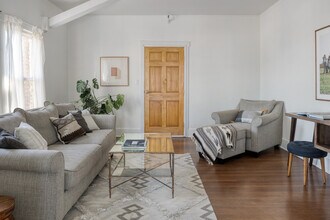 4125 S Figueroa St, Unit 405 in Los Angeles, CA - Building Photo - Building Photo