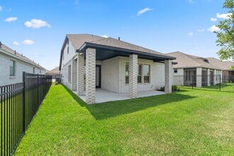 7619 Coral Lk Dr in Cypress, TX - Foto de edificio - Building Photo
