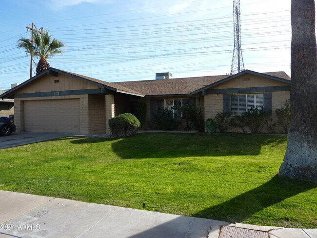 property at 607 E Diamond Dr