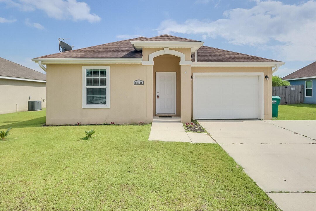13346 Willow Oak Cir in Gulfport, MS - Building Photo