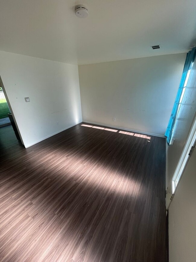 property at 1303 S Coffman St