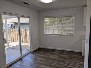 3000-3006 W Walnut Ave in Visalia, CA - Foto de edificio - Building Photo