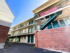 Harris House in Eugene, OR - Building Photo - Building Photo