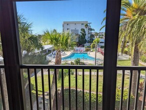 5600 Beach Way Dr in Sarasota, FL - Foto de edificio - Building Photo