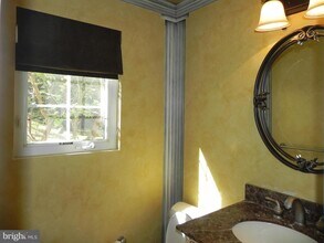 33 Hampton Ct in Norristown, PA - Building Photo - Building Photo