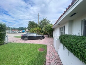 4001 Red Rd in Miami, FL - Building Photo - Building Photo