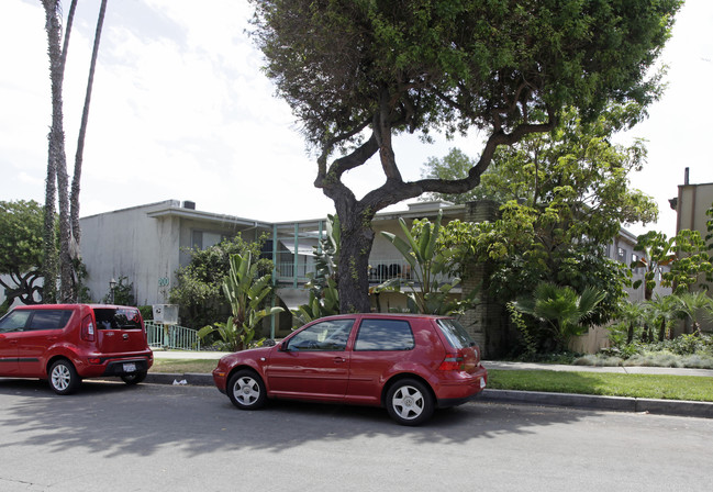 200 W. Union Avenue in Fullerton, CA - Building Photo - Building Photo