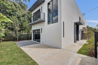 2421 SW 16th Ter in Miami, FL - Building Photo - Building Photo