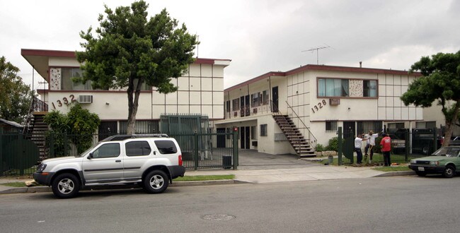 1332 Gordon Street in Los Angeles, CA - Foto de edificio - Building Photo