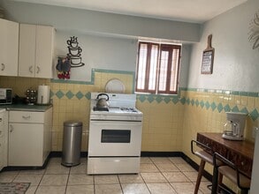 7243 Dartmouth Ave in University City, MO - Foto de edificio - Building Photo