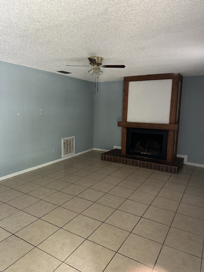 4632 Landover Blvd in Spring Hill, FL - Building Photo - Building Photo