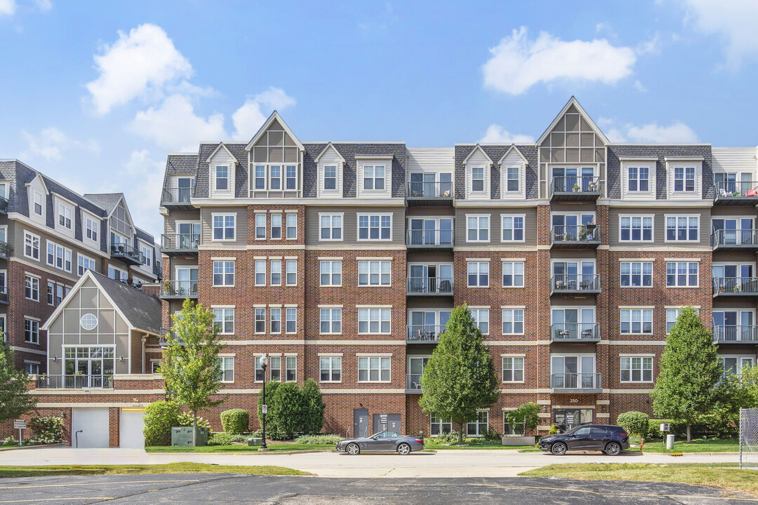 Courthouse Square Apartments in Wheaton, IL - Foto de edificio