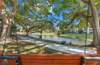 1760 Palm Cove Blvd, Unit Verano in Delray Beach, FL - Foto de edificio - Building Photo