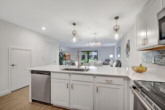 6013 Woods Edge Cir in Riviera Beach, FL - Building Photo - Building Photo