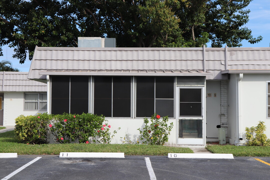 10 Valencia A in Delray Beach, FL - Building Photo