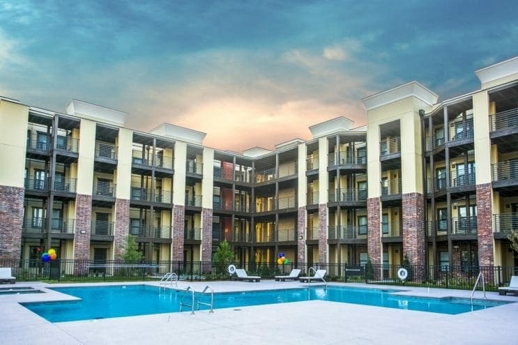 Crown Win River in Tulsa, OK - Foto de edificio