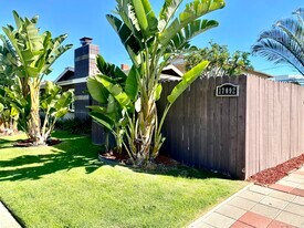 17092 Emerald Ln, Unit A in Huntington Beach, CA - Building Photo