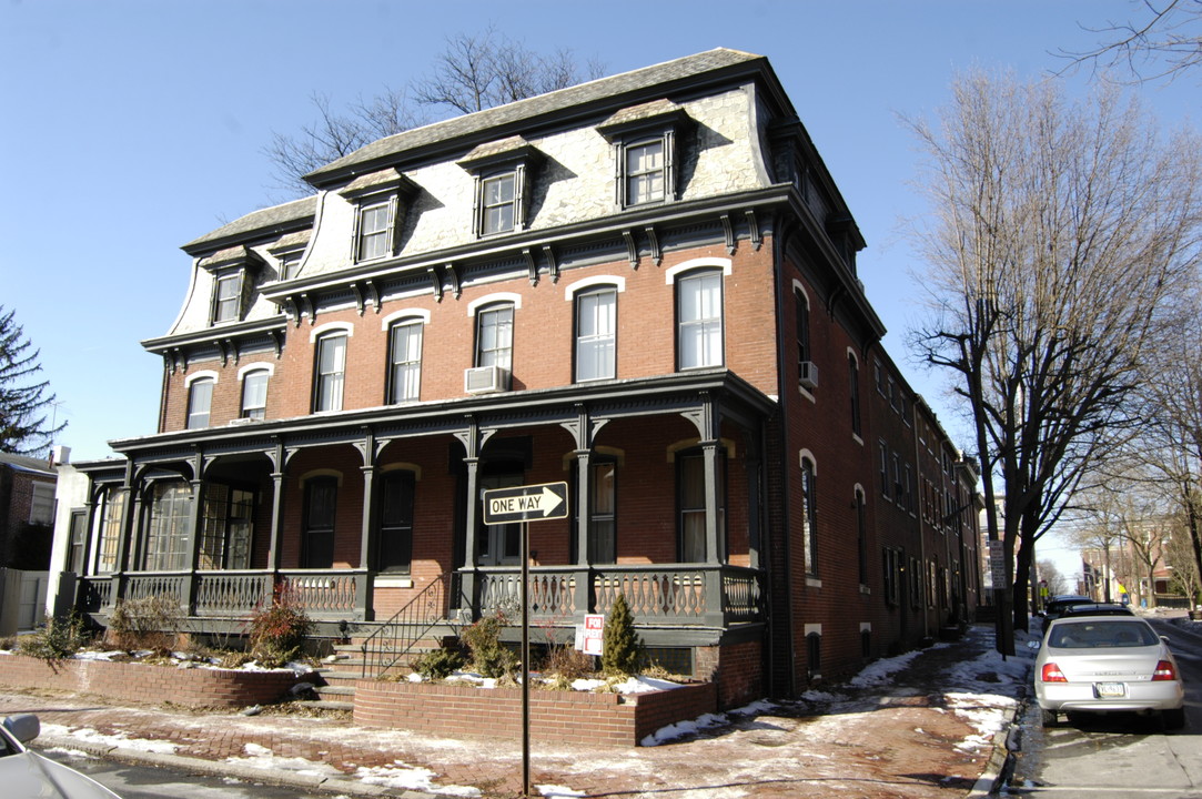 201 W Barnard St in West Chester, PA - Building Photo