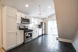 1604 N Franklin Pl, Unit 2