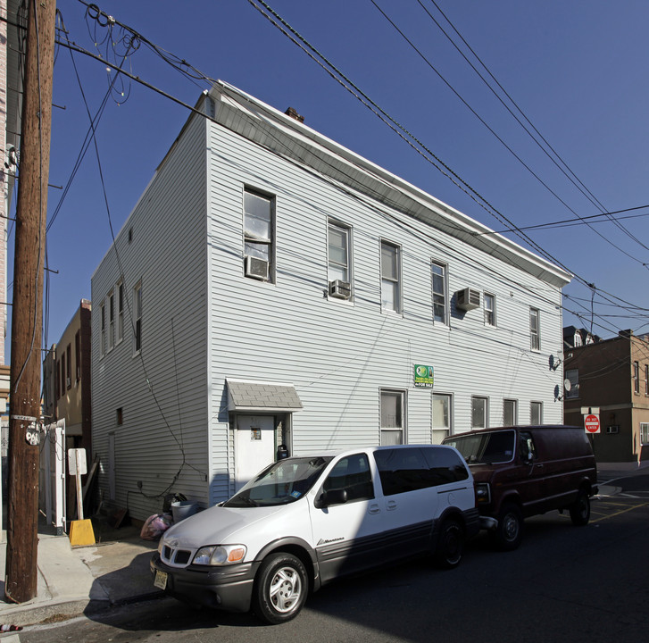 5401 Jackson St in West New York, NJ - Building Photo