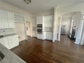 3815 Sidestreet in Atlanta, GA - Foto de edificio - Building Photo