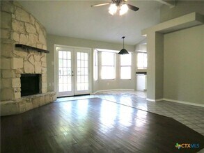 2002 Castle Creek Dr in San Marcos, TX - Building Photo - Building Photo