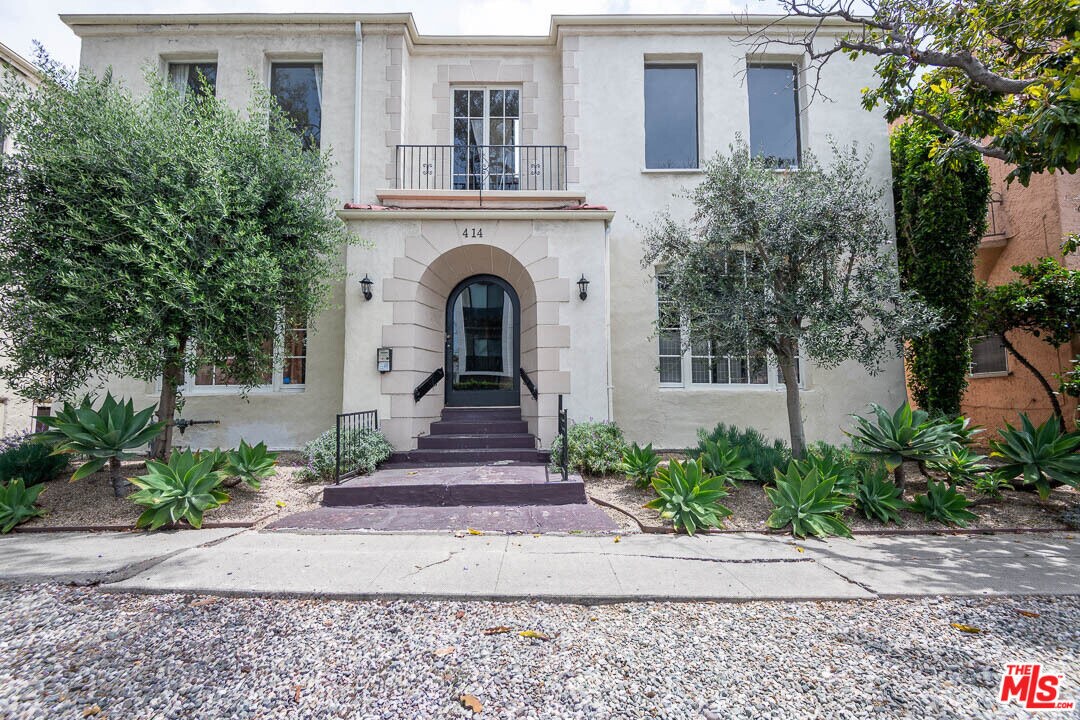 414 N Curson Ave in Los Angeles, CA - Building Photo