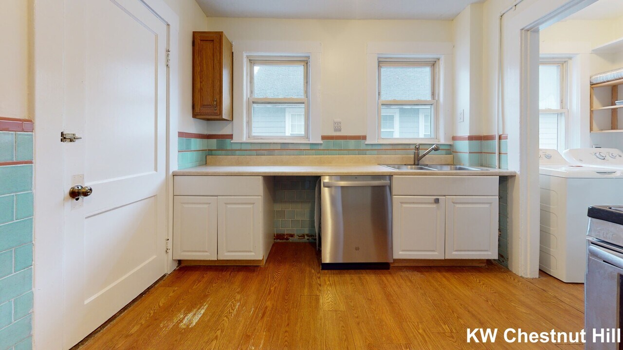 231 Corey Rd, Unit 2 in Boston, MA - Foto de edificio