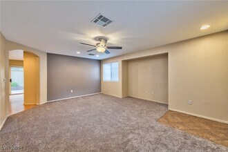 3945 Bayamon St in Las Vegas, NV - Foto de edificio - Building Photo