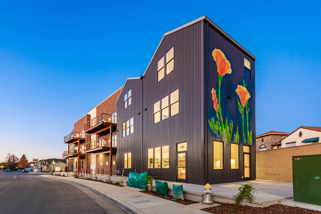 Sutter Parkway in Sacramento, CA - Building Photo