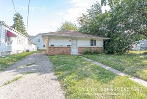2441 Airport in Toledo, OH - Building Photo