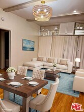 340 N Oakhurst Dr in Beverly Hills, CA - Building Photo - Building Photo