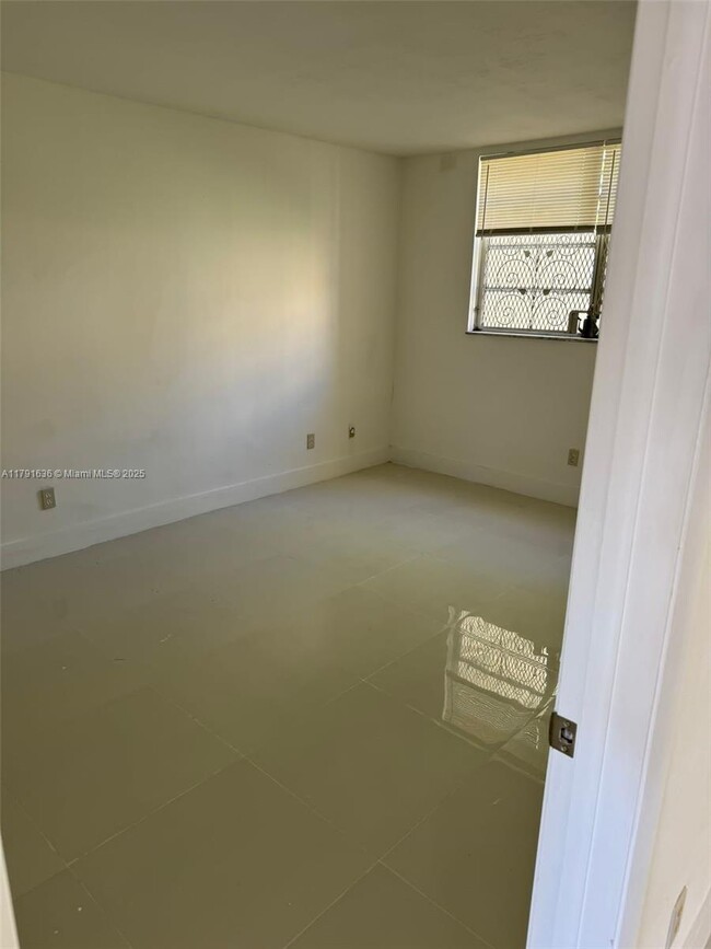 5980 NW 64th Ave in Fort Lauderdale, FL - Building Photo - Building Photo