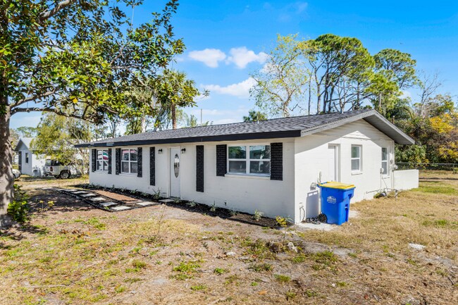 1021 Flagler Ave in Edgewater, FL - Building Photo - Building Photo