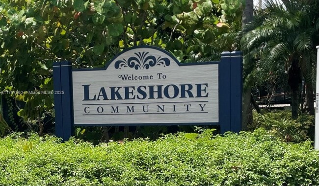 1190 Washington Cir in Homestead, FL - Building Photo - Building Photo
