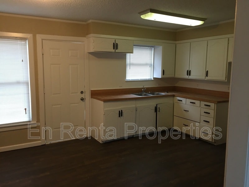 1116 Rice St in Grand Prairie, TX - Building Photo