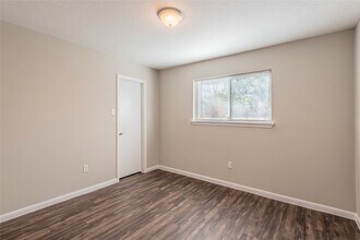 4418 Lost Spring Dr in Houston, TX - Foto de edificio - Building Photo