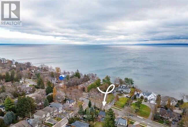 2317 Lakeshore Rd. in Burlington, ON - Building Photo - Building Photo