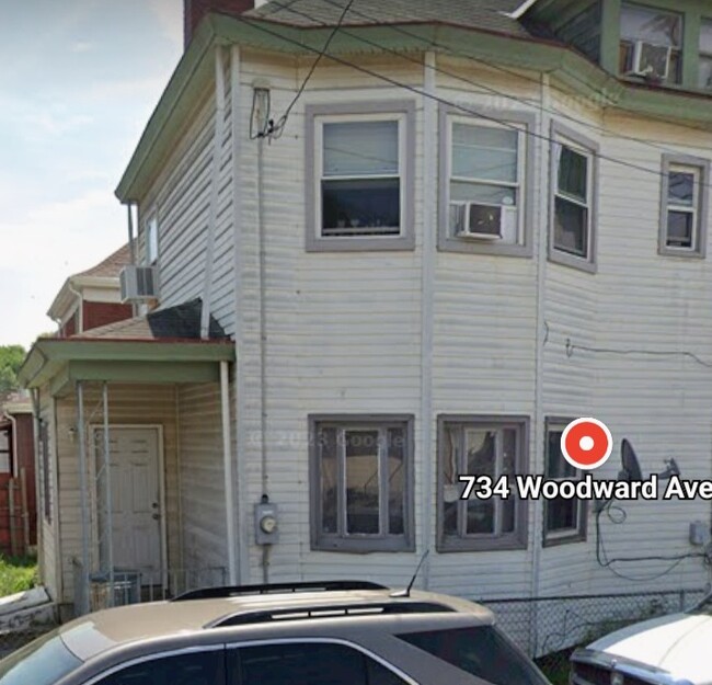 734 Woodward Ave in Mckees Rocks, PA - Foto de edificio - Building Photo