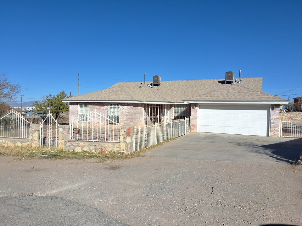 12741 Bunyan Way in El Paso, TX - Building Photo