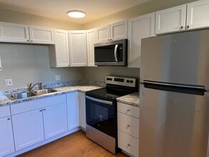 1603 Queens Way in Champaign, IL - Building Photo - Building Photo